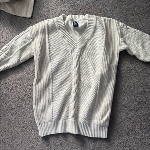 GAP Men's V-Neck Sweater in Cream
